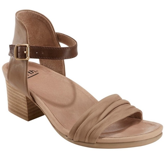 Earth Ivy Symphony Sand Nubuck Sandal Block Heels size 7 - Picture 8 of 16